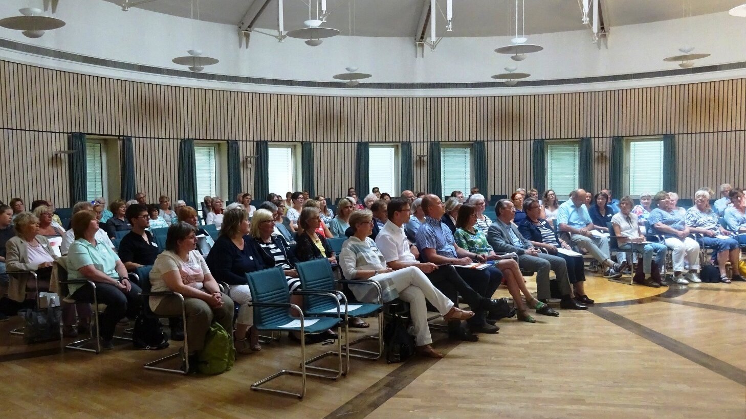Fachtagung am 6. Juni 2018 im Kreishaus Hildesheim Foto: Teilnehmende der Fachtagung im Plenum