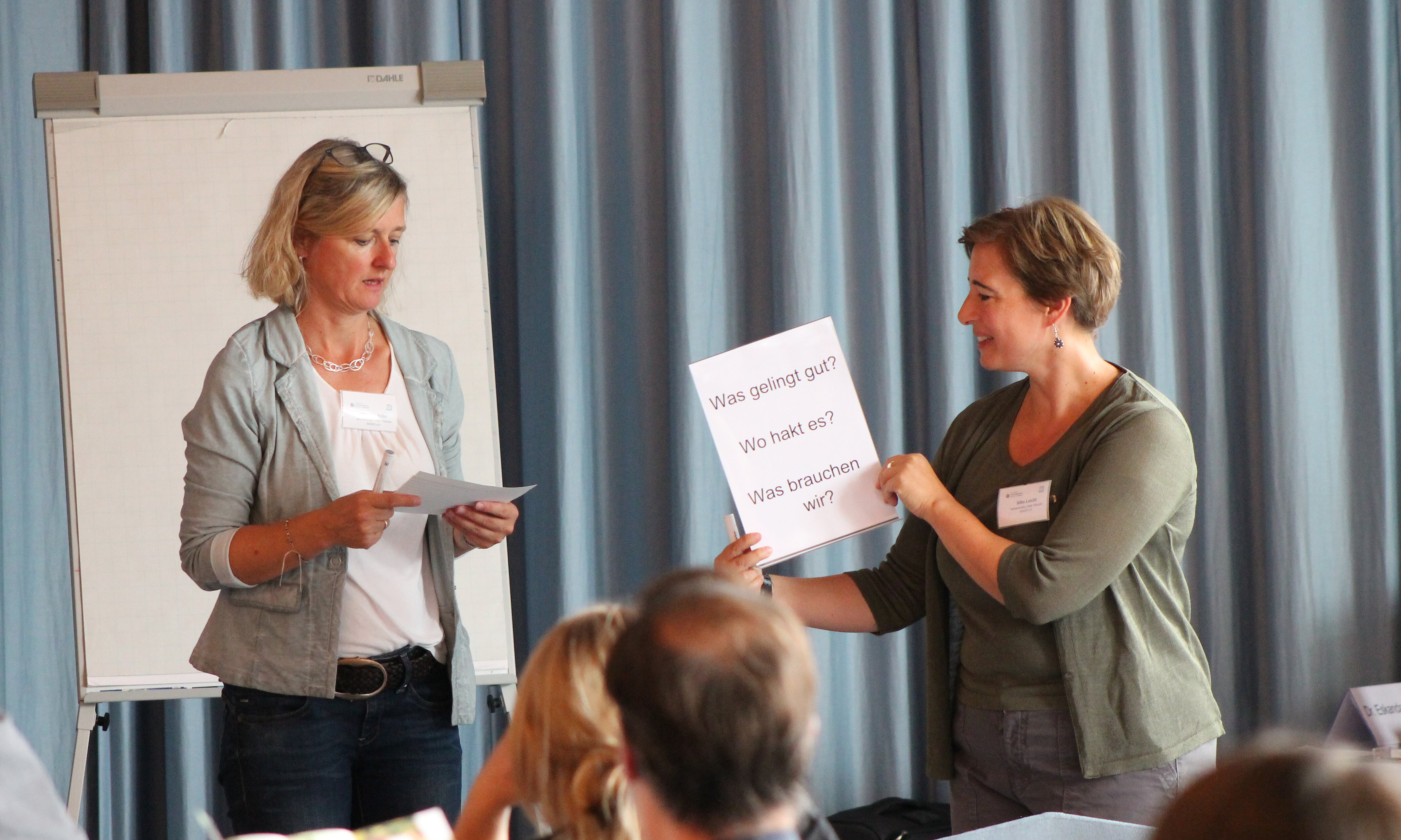 Schlussrunde und Ausblick (v.l.n.r.): Steffi Adler und Silke Leicht, BAGSO e.V. | © BAGSO Hier sieht man Frau Adler und Frau Leicht