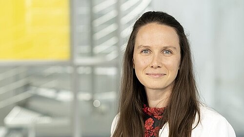 Porträtfoto von Nadine Gold