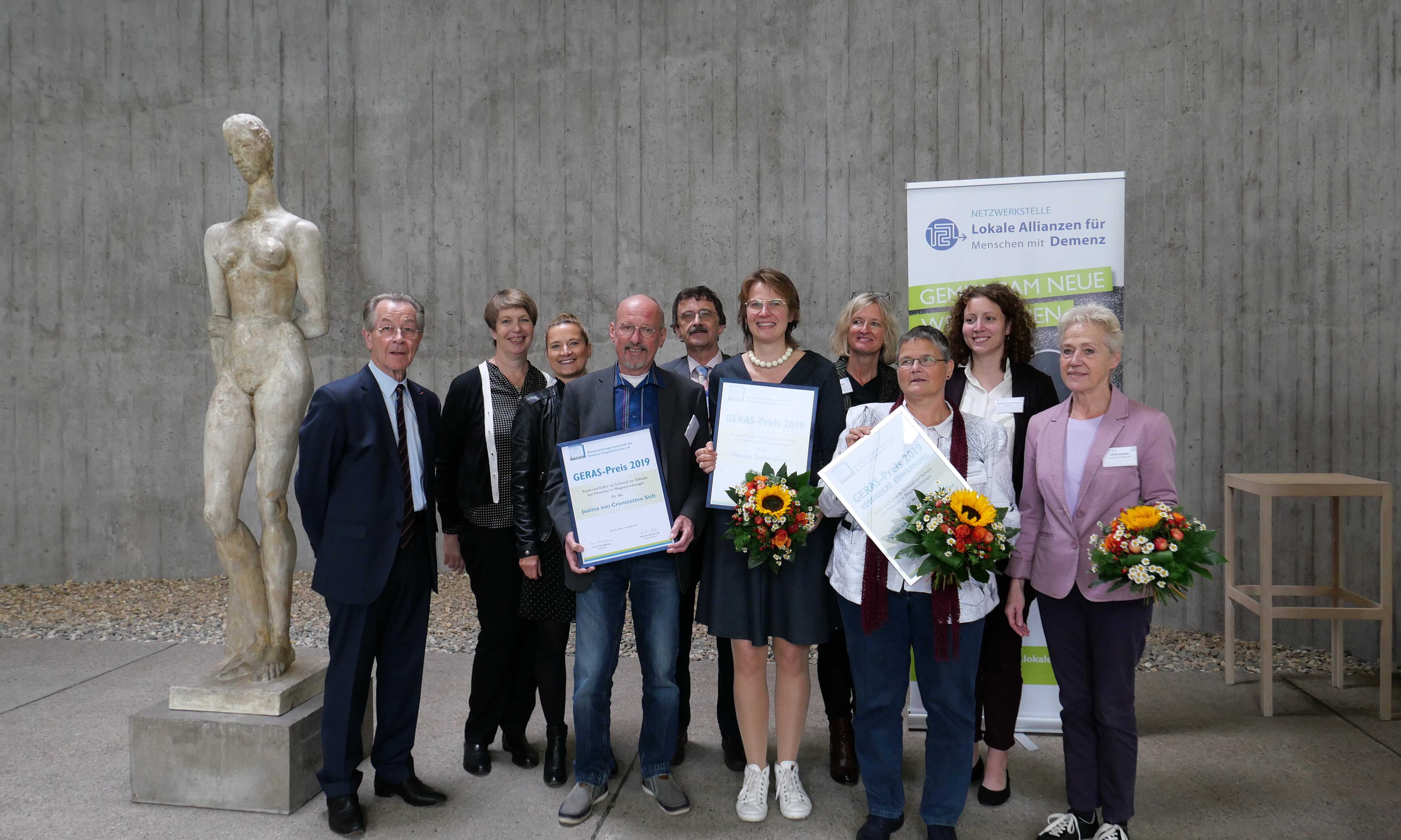 Gruppenfoto mit allen Preisträgern und Franz Müntefering