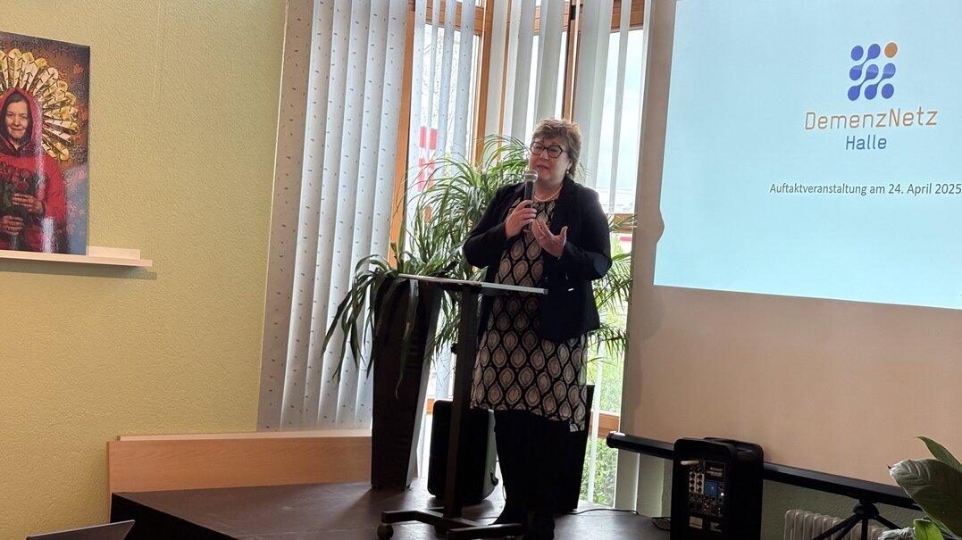 Auftaktveranstaltung am 25. April 2025: Petra Grimm-Benne, Ministerin für Arbeit, Soziales, Gesundheit und Gleichstellung begrüßt die Anwesenden.