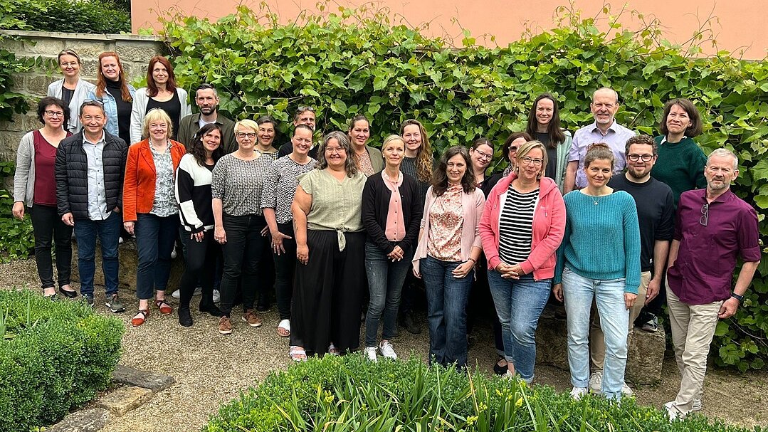 Gruppenfoto der Mitglieder der Arbeitsgemeinschaft "Landesfachstellen Demenz" in Dresden