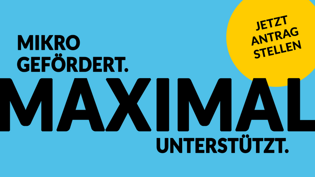 Schwarze Großbuchstaben vor blauem Hintergrund mit Aufruf zur Antragstellung