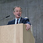 Franz Müntefering hält eine Rede anlässlich der Verleihung des GERAS-Preises