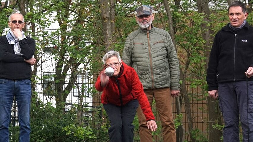 Foto: Menschen spielen Boule