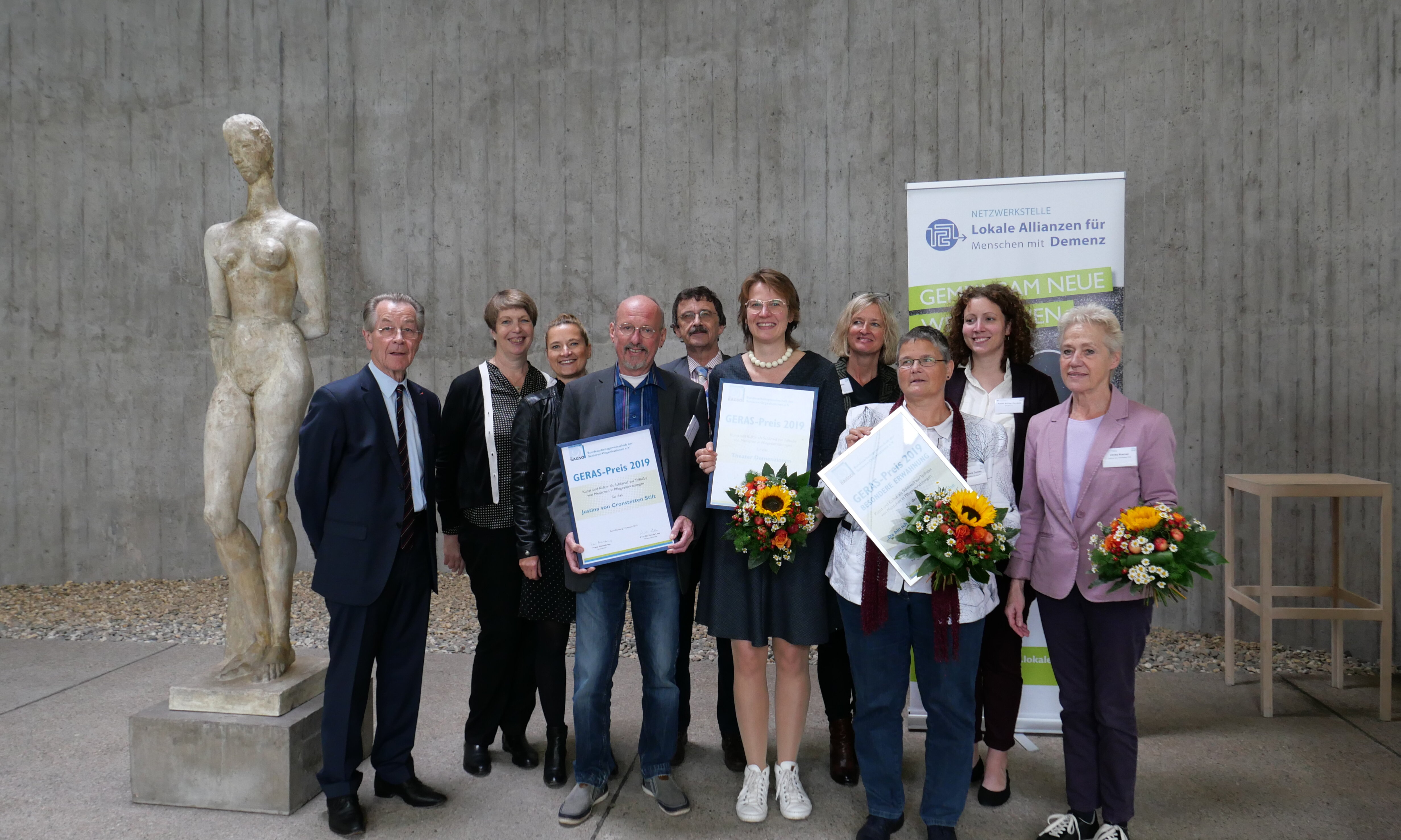 Gruppenfoto mit allen Preisträgern und Franz Müntefering