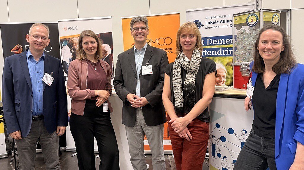 Die Netzwerkstelle und der BMCO und der Referatsleiter Herrn Plewka des BMBFSFJ auf dem Alzheimer Kongress in Magdeburg.  