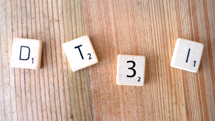 Foto: Postkartenmotiv Projekt ADele mit Scrabblebuchstaben