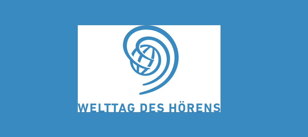 Logo mit symbolischer Darstellung einer Weltkugel in einem Ohr, blaue Schrift auf weißem Grund