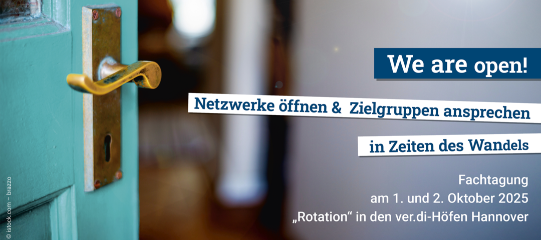 Das Bild zeigt eine Tür und den Titel der Veranstaltung.