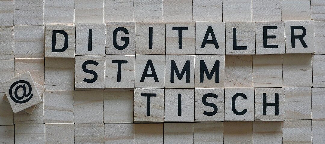 © BAGSO | Hülsmann Veranstaltungstitel mit Holzbuchstaben gelegt